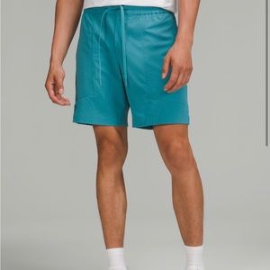 Men’s lululemon bowline shorts 8”